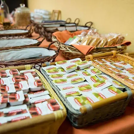 Отель Celymar *